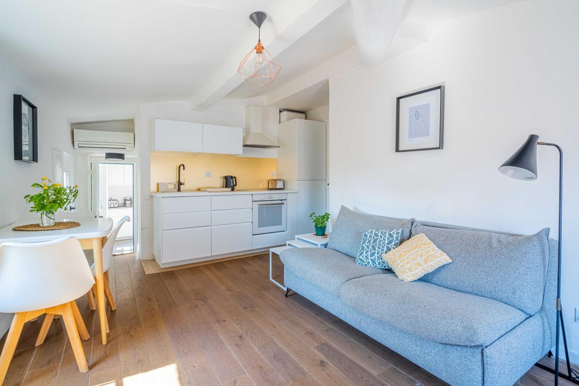 1 Bedroom In Center, Near Old Port * Marseille